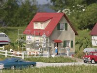 Piko G - 62072 - G Wohnhaus mit Gerüst