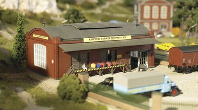 Piko H0 - 61833 - Kofferfabrik Mopsinger - Artikelbild
