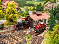 Faller N - 222104 - Segmentdrehscheibe mit Lokschuppen