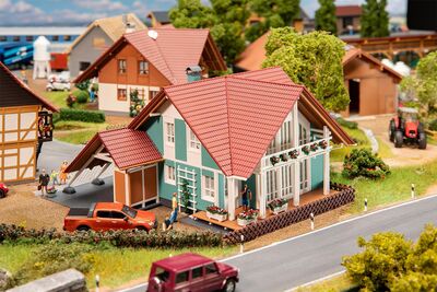 Faller H0 - 191815 - Wohnhaus mit Carport - Artikelbild