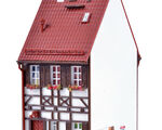 Vollmer H0 - 43672 - H0 Fachwerkhaus Bahnhofstraße 15 - Artikelbild