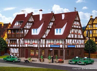 Vollmer H0 - 43693 - H0 Rathaus, Polizeiwache und Gefängnis mit Innen- einrichtung und LED-Beleuchtung, Funktionsbausatz - Artikelbild