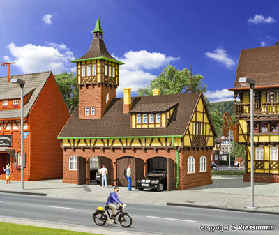 Vollmer H0 - 43756 - H0 Gerätehalle mit Turm, dreiständig - Artikelbild