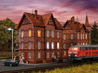 Vollmer H0 - 43806 - H0 Eisenbahner-Wohnhaus mit First
