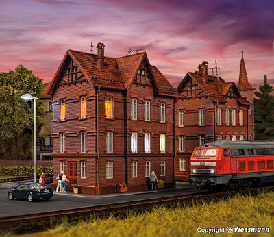 Vollmer H0 - 43806 - H0 Eisenbahner-Wohnhaus mit First - Artikelbild