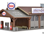 Vollmer H0 - 45599 - H0 Reparaturwerkstatt Pfizis Garage mit Tankstelle - Artikelbild