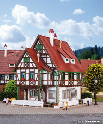 Vollmer N - 47737 - N Besenwirtschaft mit Inneneinrichtung und LED-Beleuchtung, Funktionsbausatz - Artikelbild