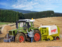 Kibri H0 - 12233 - H0 FENDT Traktor mit Anbaugeräten