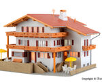 Kibri H0 - 38077 - H0 Alpenhof inkl. Etageninnenbeleuchtung - Artikelbild