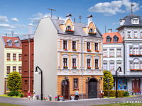 Kibri H0 - 38389 - H0 Stadthaus mit Fabrikanbau