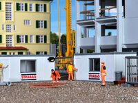 Kibri H0 - 38626 - H0 Gebäude-Container STRABAG mit LED-Beleuchtung