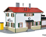 Kibri H0 - 39496 - H0 Bahnhof Maienfeld inkl. Hausbeleuchtungs- Startset - Artikelbild