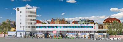 Kibri H0 - 39514 - H0 Bahnhof Kehl inkl. Etageninnenbeleuchtung - Artikelbild