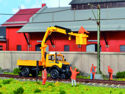 Kibri H0 - 14991 - H0 Zweiwege UNIMOG GleisBau mit Arbeitskran und Korb **Auslauf** - Artikelbild