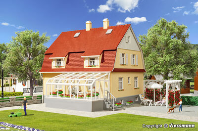Kibri H0 - 38700 - H0 Wohnhaus mit Wintergarten - Artikelbild
