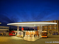 Kibri H0 - 39006 - H0 Moderner Busbahnhof Hauptgebäude mit einer Haltestation inkl. LED-Beleuchtung