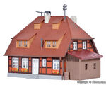 Kibri H0 - 38209 - H0 Haus Mühlenweg im Spreewald inkl. Hausbeleuchtungs-Startset - Artikelbild