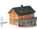 Faller H0 - 130480 - Sparkasse mit Autoschalter - Artikelbild