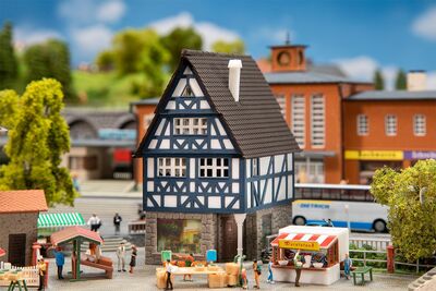 Faller N - 232157 - Fachwerkhaus mit Apotheke - Artikelbild