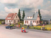 Piko H0 - 61145 - 2x Siedlungshäuser Neuburg + 1x Geräteschuppen