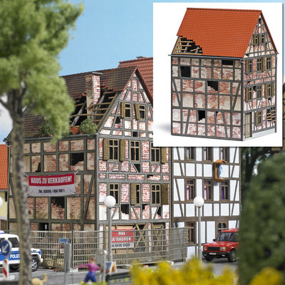 Busch 1668 Verfallenes Stadthaus NEU - OVP - Artikelbild