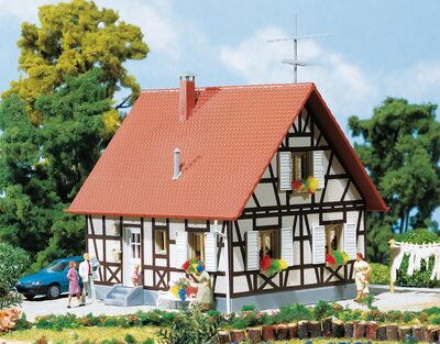 Faller - 130222 - Einfamilienhaus mit Fachwerk - Artikelbild