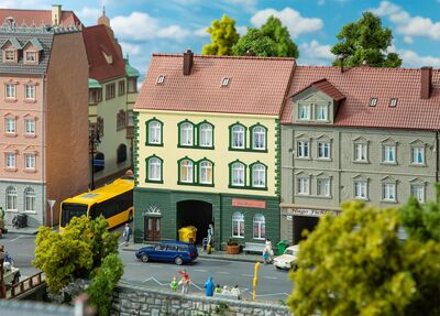 Faller - 130628 - Stadthaus mit Modellbaugeschäft - Artikelbild
