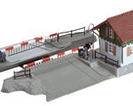 Faller H0 - 120174 - Bahnübergang mit Schrankenwärterhaus - Artikelbild