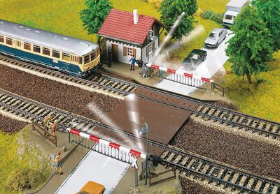 Faller H0 - 120174 - Bahnübergang mit Schrankenwärterhaus - Artikelbild