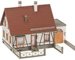 Faller H0 - 130215 - Fachwerkhaus mit Garage - Artikelbild