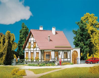 Faller H0 - 130215 - Fachwerkhaus mit Garage - Artikelbild