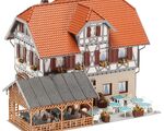 Faller H0 - 130438 - Gasthaus Sonne mit Laube - Artikelbild
