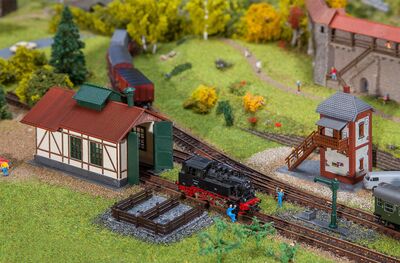 Faller N - 222108 - Set Nebenbahnlokschuppen mit Blockstelle - Artikelbild