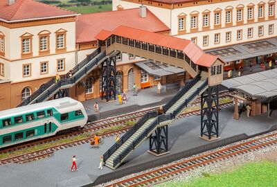 Faller H0 - 120109 - Fußgängerbrücke mit Überdachung - Artikelbild