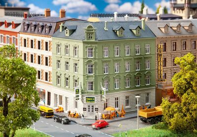 Faller N - 232313 - Stadteckhaus mit Kneipe - Artikelbild