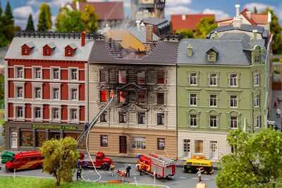 Faller N - 232326 - Brennendes Wohnhaus - Artikelbild
