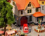 Faller H0 - 130649 - Rathaus mit Feuerwehrgarage - Artikelbild