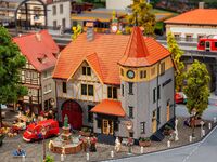 Faller H0 - 130649 - Rathaus mit Feuerwehrgarage