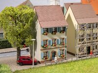 Faller N - 232176 - Altstadthaus mit Fensterläden