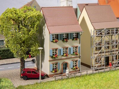 Faller N - 232176 - Altstadthaus mit Fensterläden - Artikelbild