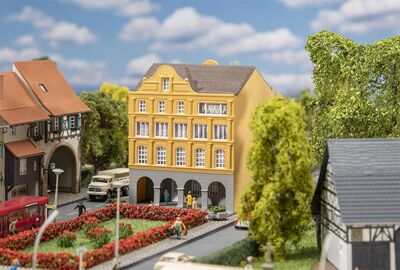 Faller N - 232177 - Stadthaus mit Arkaden - Artikelbild
