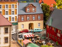 Faller N - 232178 - Stadthaus mit Durchfahrt