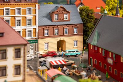 Faller N - 232178 - Stadthaus mit Durchfahrt - Artikelbild