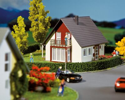 Faller H0 - 130318 - Einfamilienhaus, weinrot - Artikelbild