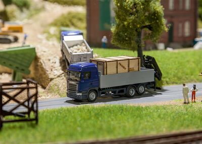 Faller 0 - 161597 - LKW Scania R 13 HL Pritsche mit Holzkiste (HERPA) - Artikelbild