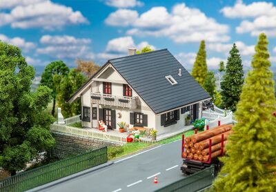 Faller H0 - 130640 - Saniertes Einfamilienhaus - Artikelbild