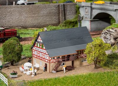 Faller N - 232192 - Bauernhaus mit Gastwirtschaft - Artikelbild